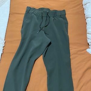 Lululemon On the Fly Woven 7/8 pant